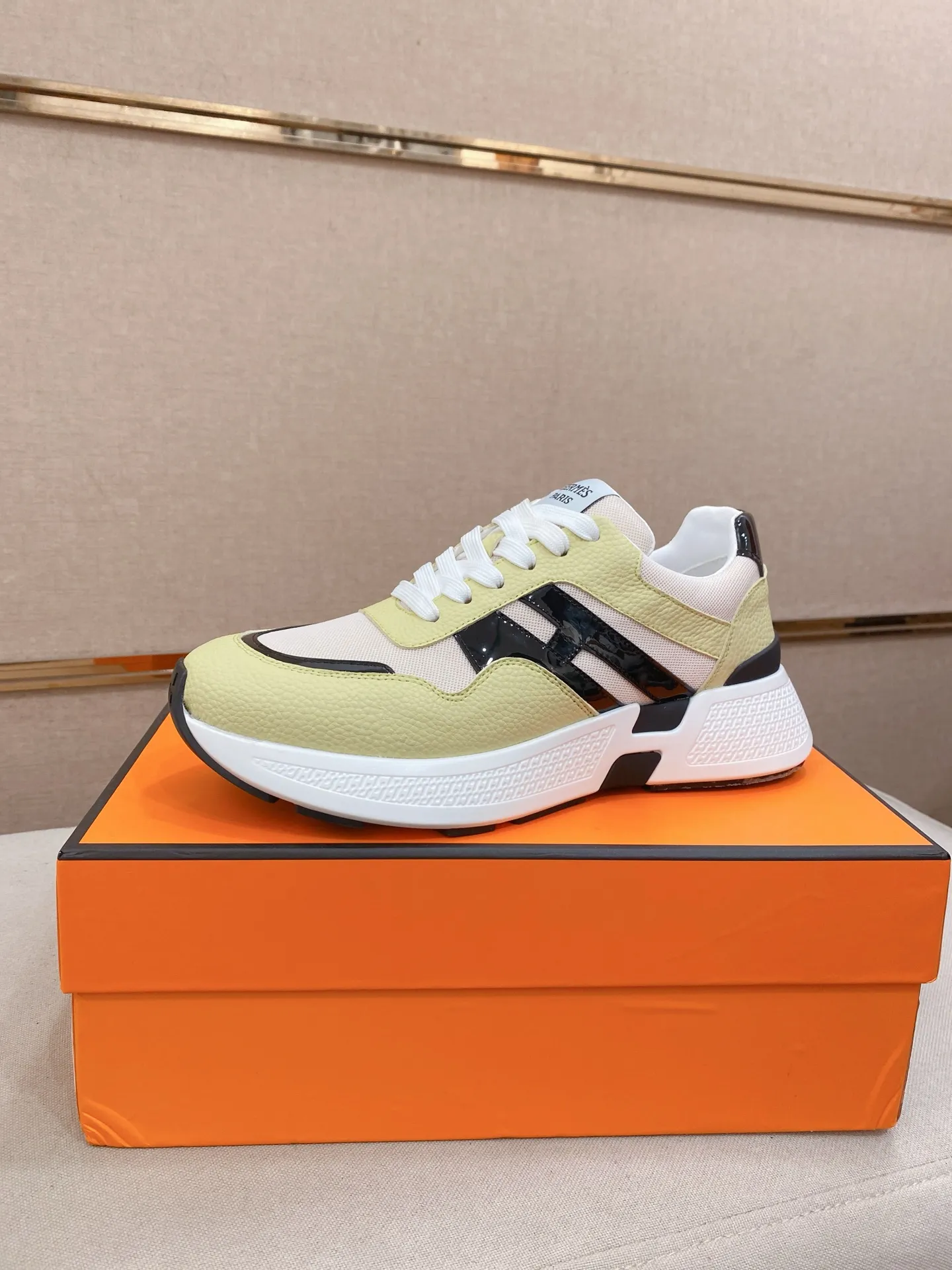 Factory price: 560💰《HERMES》【Classic Original Version】Hermès; Top 🔝 Purchasing Agency 🔍🔍Men's latest 🇺🇸 counters are on sale simultaneously, imported from Italy original ▲▲cowhide ▲▲ (high-end, nobility, class) ) Exquisite workmanship (Italian 🇮🇹 imported water-dyed 🐂 cowhide lining) sole: original sole provided by the original factory, ⚠️exclusive double-layer activity·TPR·rubber·combined molded outsole; super comfortable·wear-resistant·non-slip·environmental protection The real thing is more beautiful if you take the real thing (high quality, follow the order). You can enter and exit the counter at will * Number of yards: 38-44 (45 can be customized and cannot be returned or exchanged)